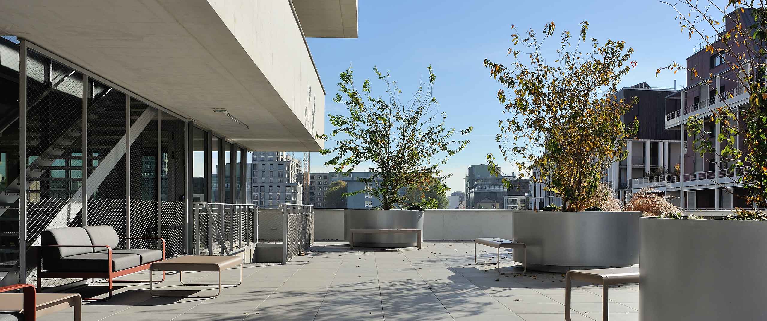 Epure photo d'une terrasse de bureaux